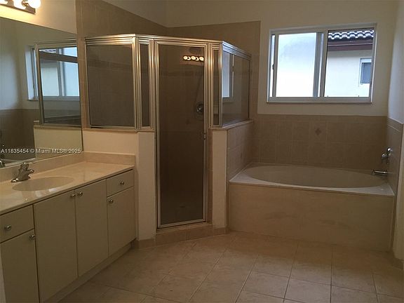 5th image of 1909 SE 22nd Ct #1909