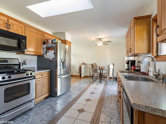 5th image of 9714 Lorraine Dr
