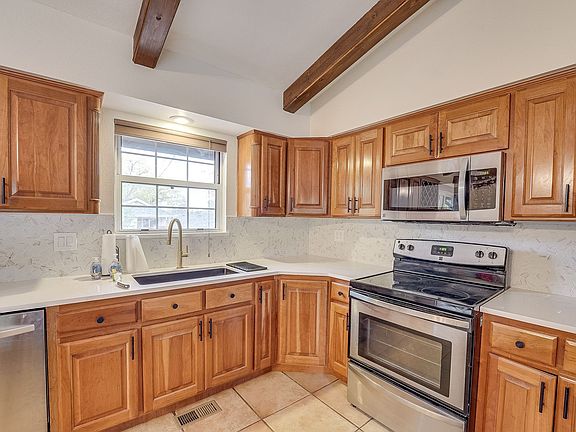 5th image of 3242 Silverwood Dr