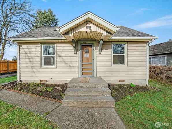 8522 9th Ave Court E, Tacoma, WA 98445