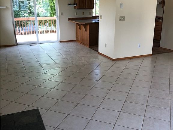 4th image of 2927 117th Ave NE