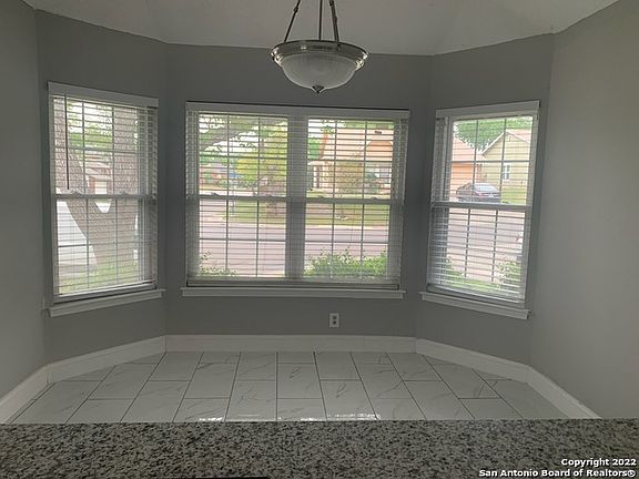 5th image of 5302 Vista Court Dr