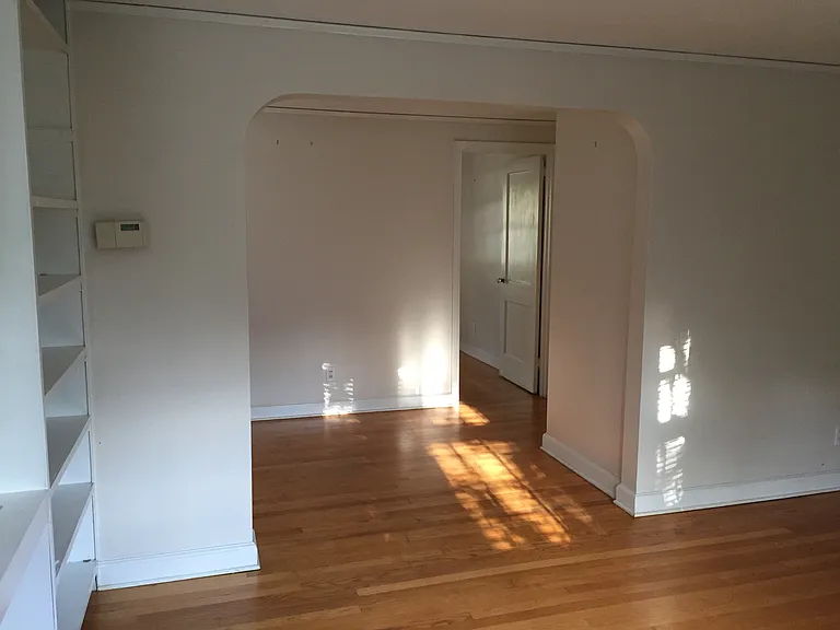 542 Quaker Ln S #2 — Photo 4