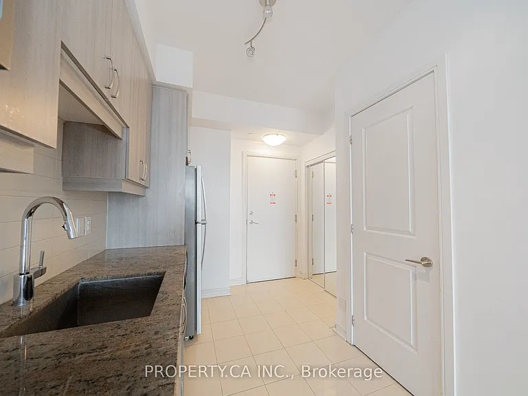 9205 Yonge St #1605 — Photo 6
