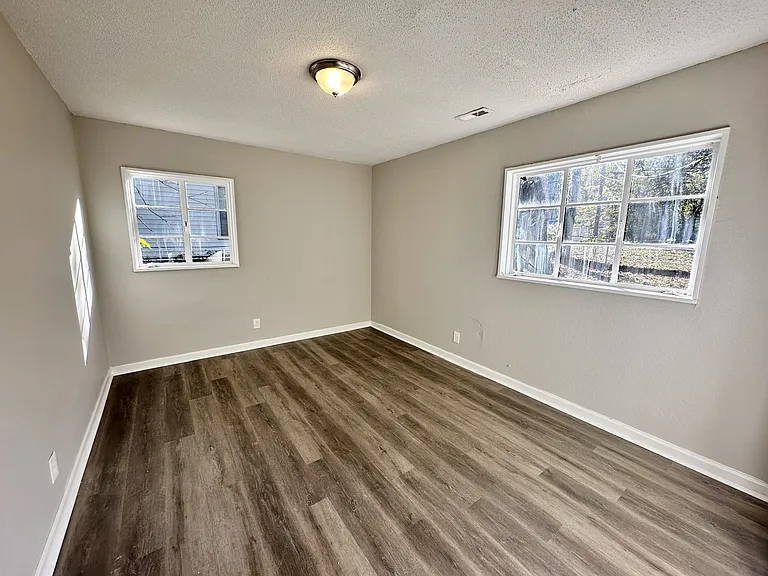 209 Tucker Ave — Photo 6