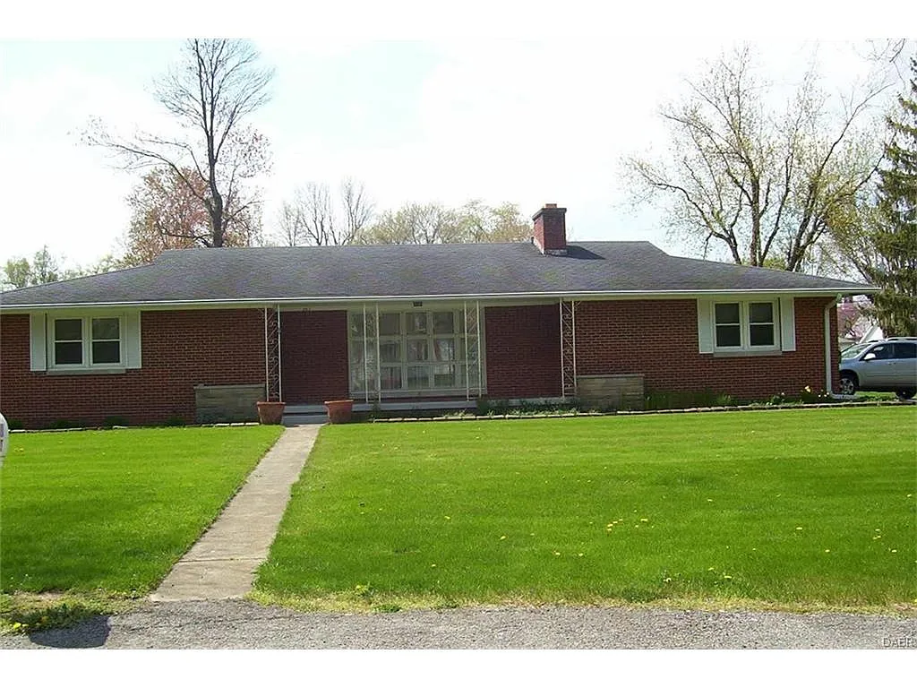 201 Leonard St photo 1