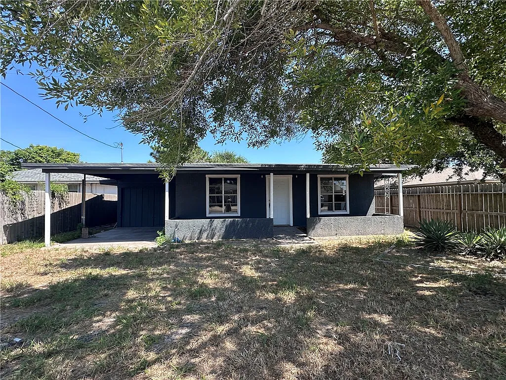 2 bed, 1.0 bath, 793 sqft, $1,400 — Photo 1