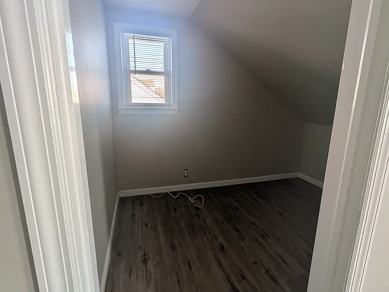 2561 Doris Ave — Photo 11