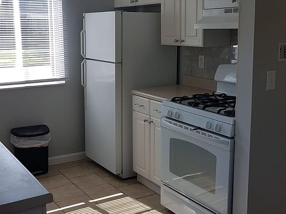 5th image of 27376 Groveland St