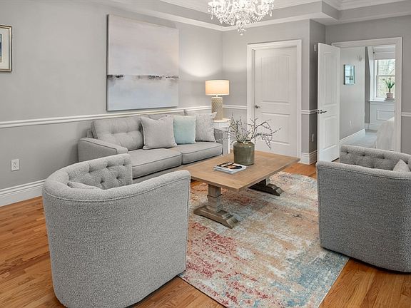 5th image of 12 Russell Rd Unit 404