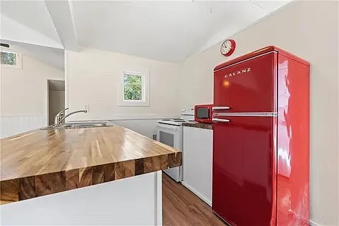 658 Shannon St — Photo 4