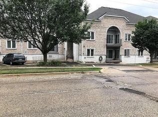 1990 Larkin Ave APT 9, Elgin, IL 60123