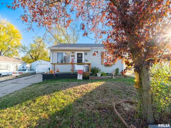 1512 Henry St, Pekin, IL 61554