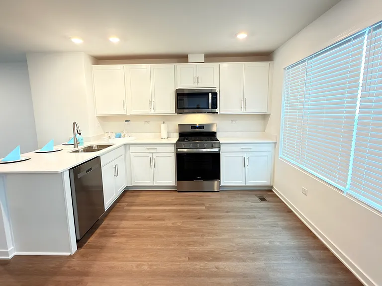 435 Lakeshore Ct — Photo 16