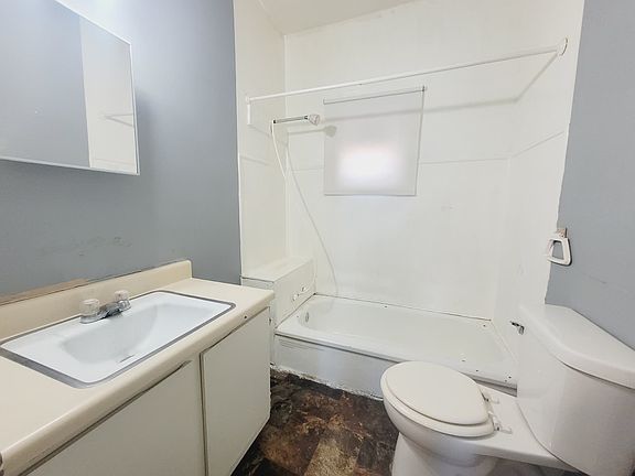 5th image of 504 E 4th St #2