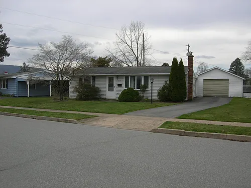 809 Tule St Photo 1