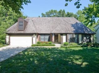 8427 Rosehill Rd, Lenexa, KS 66215