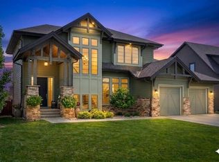 800 E Lakeview Rd, Chestermere, AB T1X 1R2