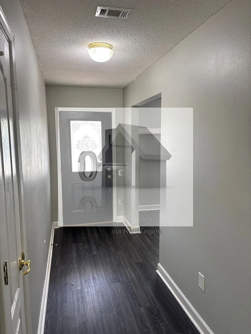 4 bed, 2.0 bath, 1841 sqft, $2,150 — Photo 3