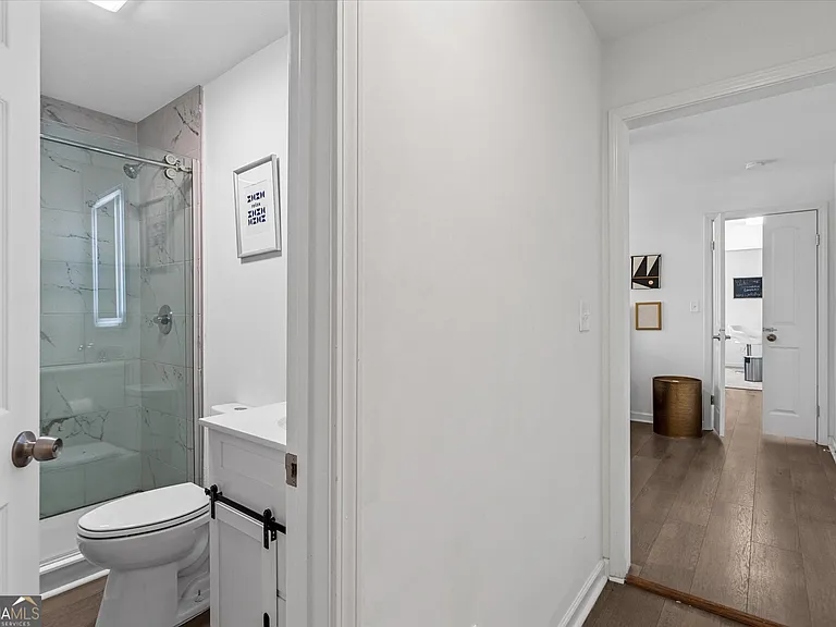 1111 Valley View Rd SE — Photo 21