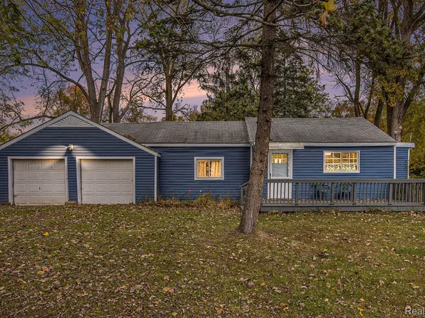 26776 Nelson Ave, Brownstown, MI 48174