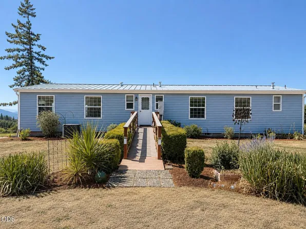 3741 Oak Hill Rd, Roseburg, OR 97471
