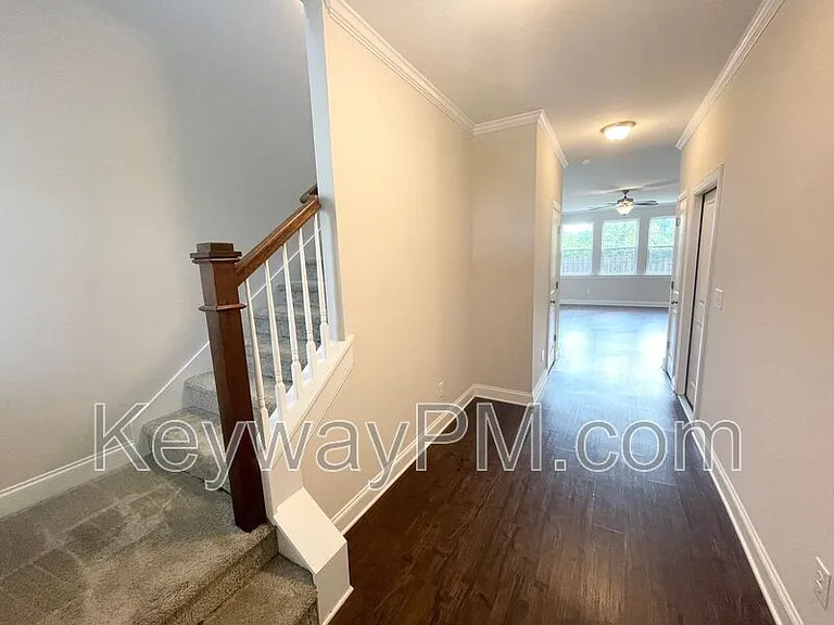 1206 Cobblefield Dr — Photo 2