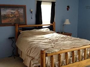 4th image of 525 Brewster St