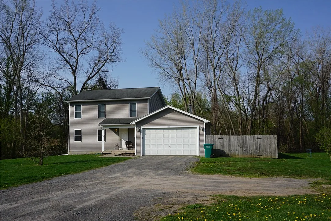 4 bed, 2.5 bath, 1800 sqft, $3,000 — Photo 1