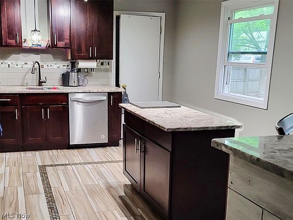 4th image of 26 Edison St