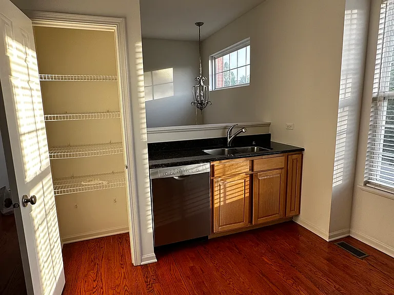 815 Brodhead Dr — Photo 6