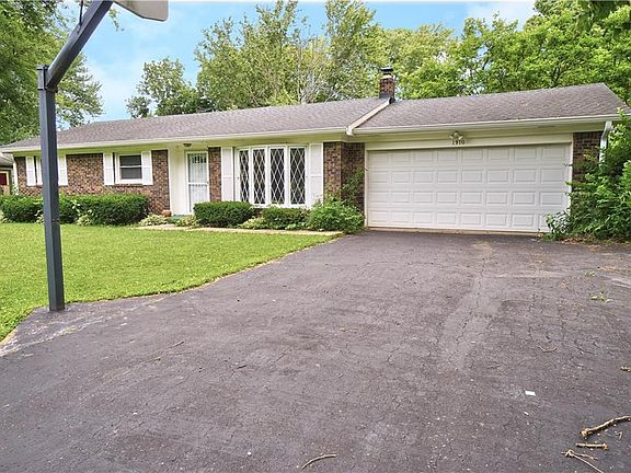 2nd image of 1910 Country Lane Dr