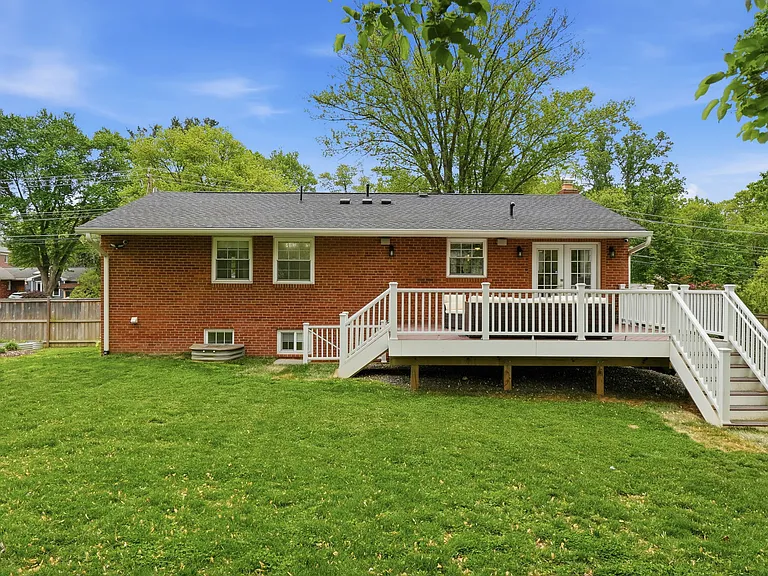 7504 Dolce Dr — Photo 43