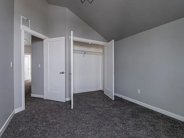 712 E Zekes Ct — Photo 18