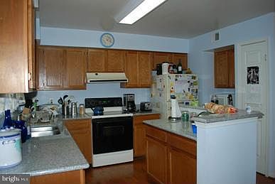4th image of 8041 Sky Blue Dr
