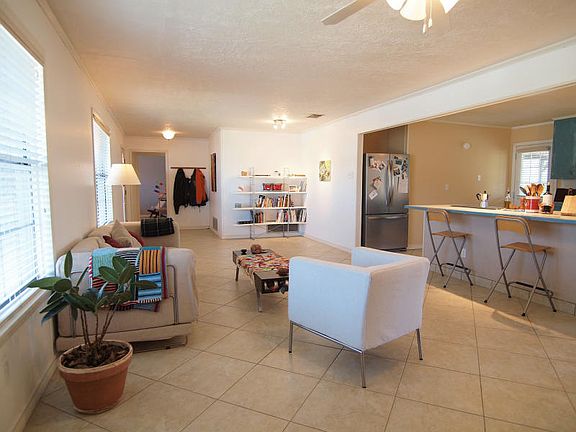 3rd image of 706 E Cotter Ave