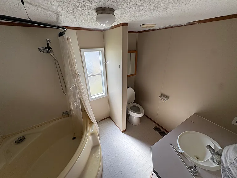 3640 Katherine Dr — Photo 6