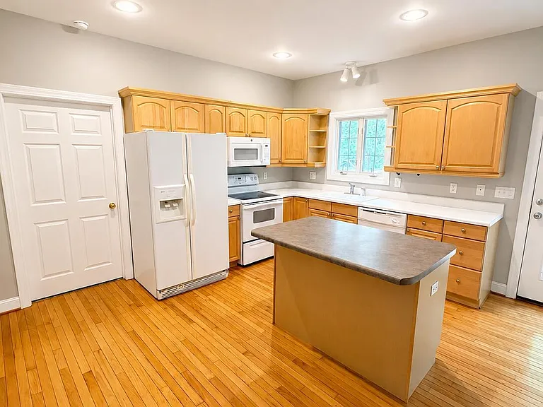 546 Keagan Way — Photo 9