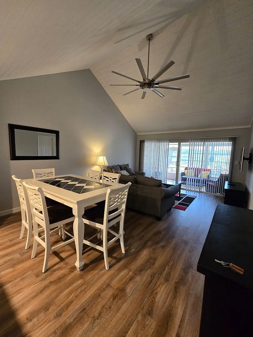 Building Photo - 1118 Villa Ln #87