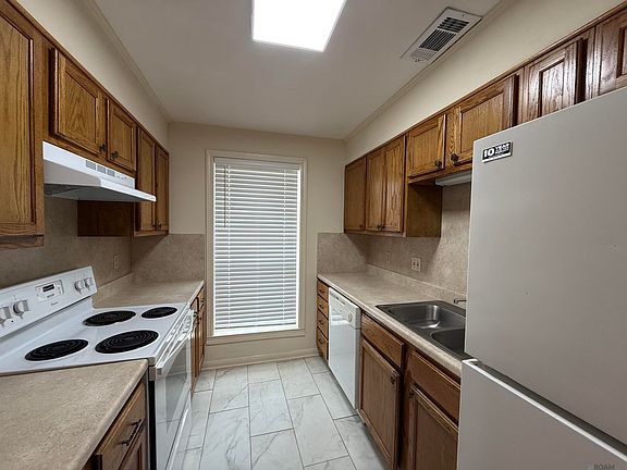 3rd image of 12323 La Margie Ave