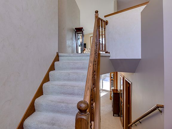 Entry way with coat closet