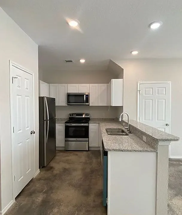 3 bed, 2.5 bath, 1225 sqft, $1,495 — Photo 3