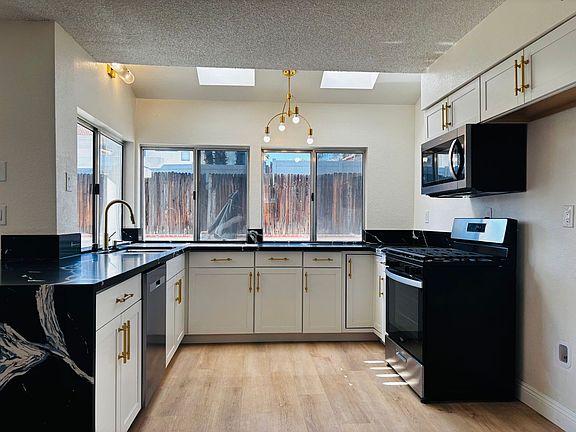 4th image of 23606 Parkland Ave