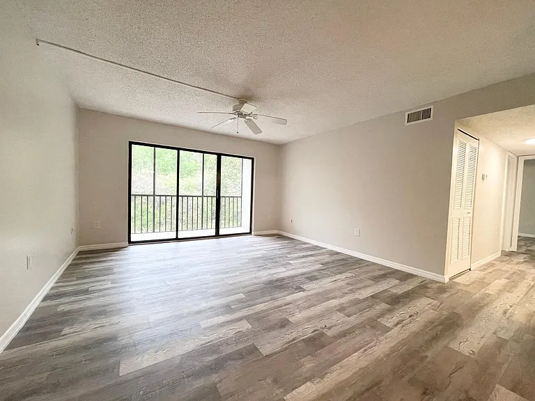 1182 Pine Ridge Cir W — Photo 6