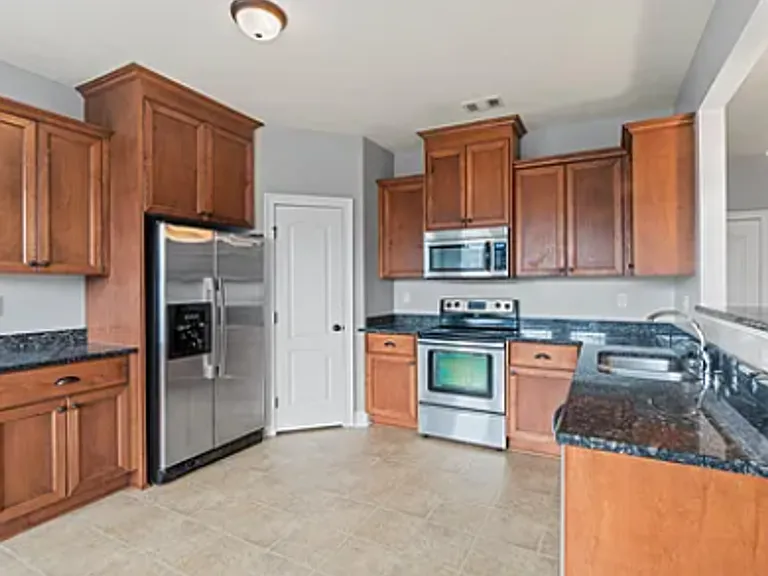 632 Dunrobin Ln — Photo 10
