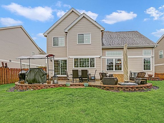 2nd image of 1530 Woodbury Cir