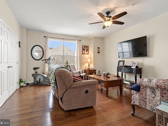 5th image of 209 Kinsale Ln