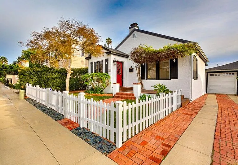 563 Sea Ln — Photo 1