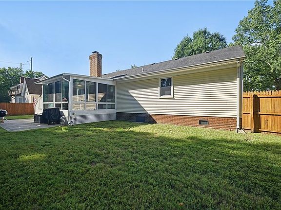 4th image of 832 Woodrow Ct