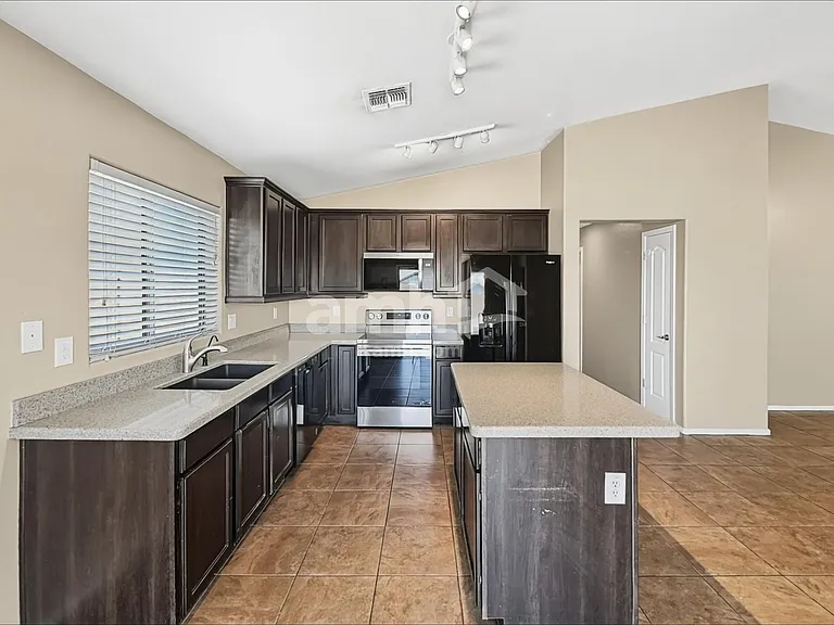 2324 S 238th Ln — Photo 3